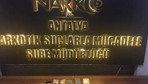 Narkotik ekiplerinden iki adrese operasyon