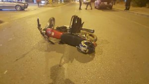 Otomobille çarpışan motosikletli öldü