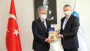 Romanya Büyükelçisi Sopanda Büyükşehir'i ziyaret etti