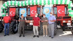 Serik'te 3 vatandaşa traktör verildi