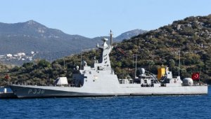 Türk fırkateyni, Kaş Limanı'nda bekleyişini sürdürüyor