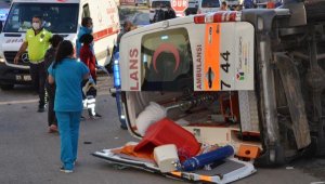 Ambulans ile hafif ticari araç çarpıştı; hemşire yaralandı