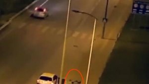 Antalya'da bir kadın, tartıştığı erkeği tokatlayıp, tartakladı