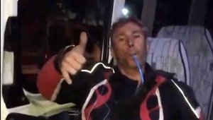 Bu kez minibüste pipetle bira içti