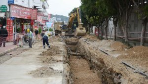 Büyükşehir Aksu'da kanalizasyon sorununu çözdü