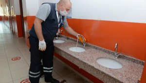 Büyükşehir bozuk okul ve cami musluklarını yeniliyor