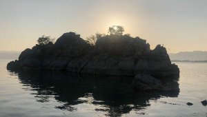 Eğirdir'de sular çekildi, fosil adacıklar oluştu
