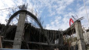 İnşaatta beton harcı dökümü sırasında kalıp çöktü: 4 yaralı