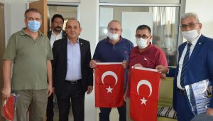 İYİ Parti'den esnafa bayrak