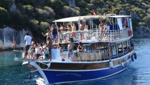 Kekova'da turistler yazdan kalma bir gün yaşadı