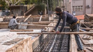 Kepez'den iki okula çok amaçlı salon