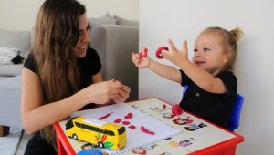 Oğlu tek kulakla dünyaya gelen anne: Sarp'ın yardım çağrısına kulak verin