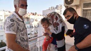 Parmakları bisikletin zincire sıkışan Asya Mira'yı, itfaiye kurtardı