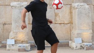 Yıldız futbolcu Podolski, tanıtım elçisi oldu lar