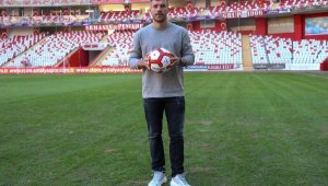 Yıldız futbolcu Podolski, tanıtım elçisi oldu
