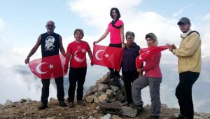 Zirvede bayrak açtılar