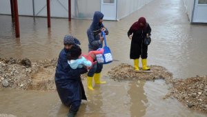 'Turuncu' alarmın verildiği Antalya'da, Acısu Deresi'nin taşma riski var lar