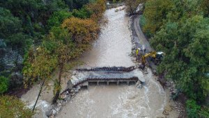 'Turuncu' alarmın verildiği Antalya'da, Acısu Deresi'nin taşma riski var lar