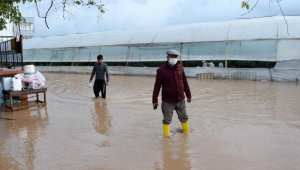'Turuncu' alarmın verildiği Antalya'da, Acısu Deresi'nin taşma riski var