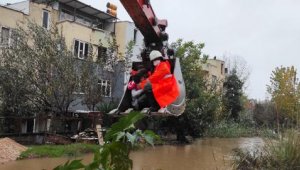 'Turuncu' alarmın verildiği Antalya'da, Acısu Deresi'nin taşma riski var