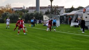 A Milli Kadın Futbol Takımı Teknik Direktörü Güngör: Bir tek bizim ligimiz yok