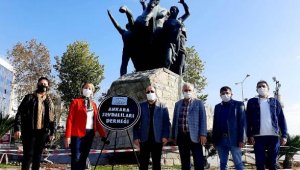 Ankaralılar Ata'ya çelenk sundu
