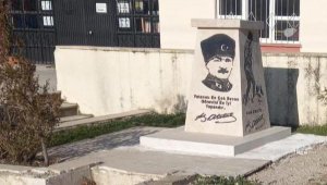 Antalya'da Atatürk'ün büstü ve heykeline saldırı