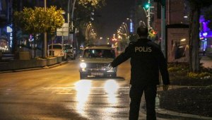 Antalya'da kısıtlama öncesi sokaklar boş kaldı