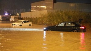 Antalya'yı sağanak vurdu lar
