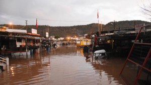 Antalya'yı sağanak vurdu