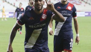 Antalyaspor'da Amilton ilk kez gol sevinci yaşadı