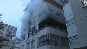 Apartmanda çıkan yangın korkuttu