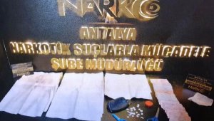 Aracından kağıda emdirilmiş 1,8 milyon TL değerinde uyuşturucu çıktı