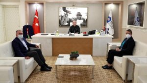 Başkan Böcek, 4 ay sonra belediyede
