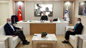 Başkan Böcek, 4 ay sonra belediyede