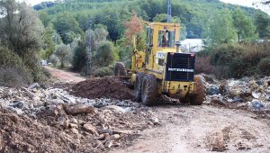 Büyükşehir, Kumluca'da selden zarar gören yolu açıyor