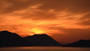 Çayağzı Limanı'nda gün batımı manzarası