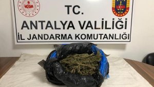 Emekli polis 1290 gram esrarla yakalandı