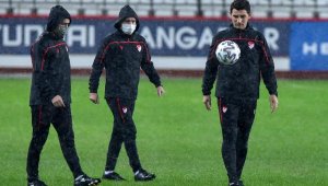 Fraport TAV Antalyaspor - Atakaş Hatayspor maçı yarına ertelendi