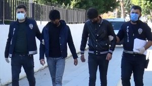 İade etmedikleri anahtarla girdikleri eski iş yerini soydular, tutuklandılar