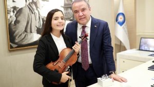 Kemanın yıldızı Elif Eroğlu, Amerika'da üçüncülük kazandı