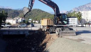 Kemer'de dereler ıslah ediliyor