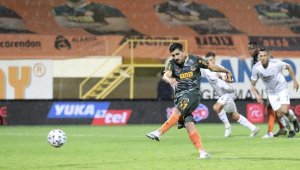 Lider Aytemiz Alanyaspor, yine ilkleri başardı