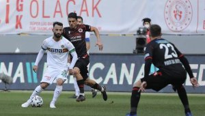 Ligdeki ilk mağlubiyetini alan Alanyaspor, gözünü Göztepe maçına çevirdi