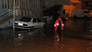 Manavgat'ta şiddetli yağış; evleri su bastı
