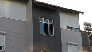Merdiven boşluğundaki yangın büyümeden söndürüldü