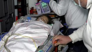 Minik Feride oynarken kaynar süt kovasının içine düşmüş