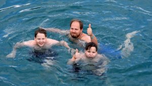 Rus turistler aralık ayının sonunda Kekova'da denize girdi