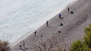 Sağanak beklenen Antalya'da deniz keyfi