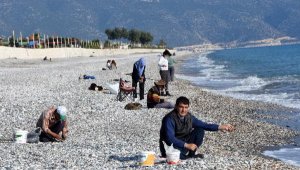 Salgından korunmak için sahile kaçıyorlar